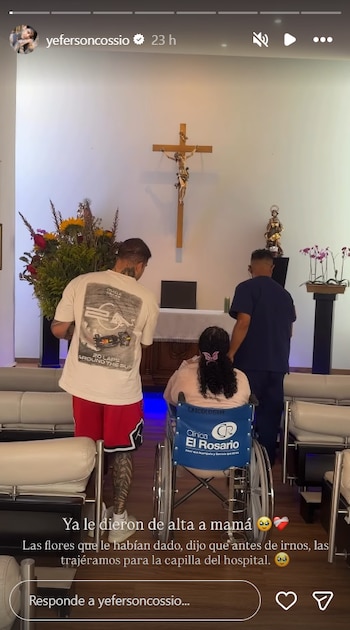Tras la operación, su madre fue dada de alta y la familia llevó un ramo de flores a la capilla del hospital como muestra de gratitud - crédito @yefersoncossio/ Instagram