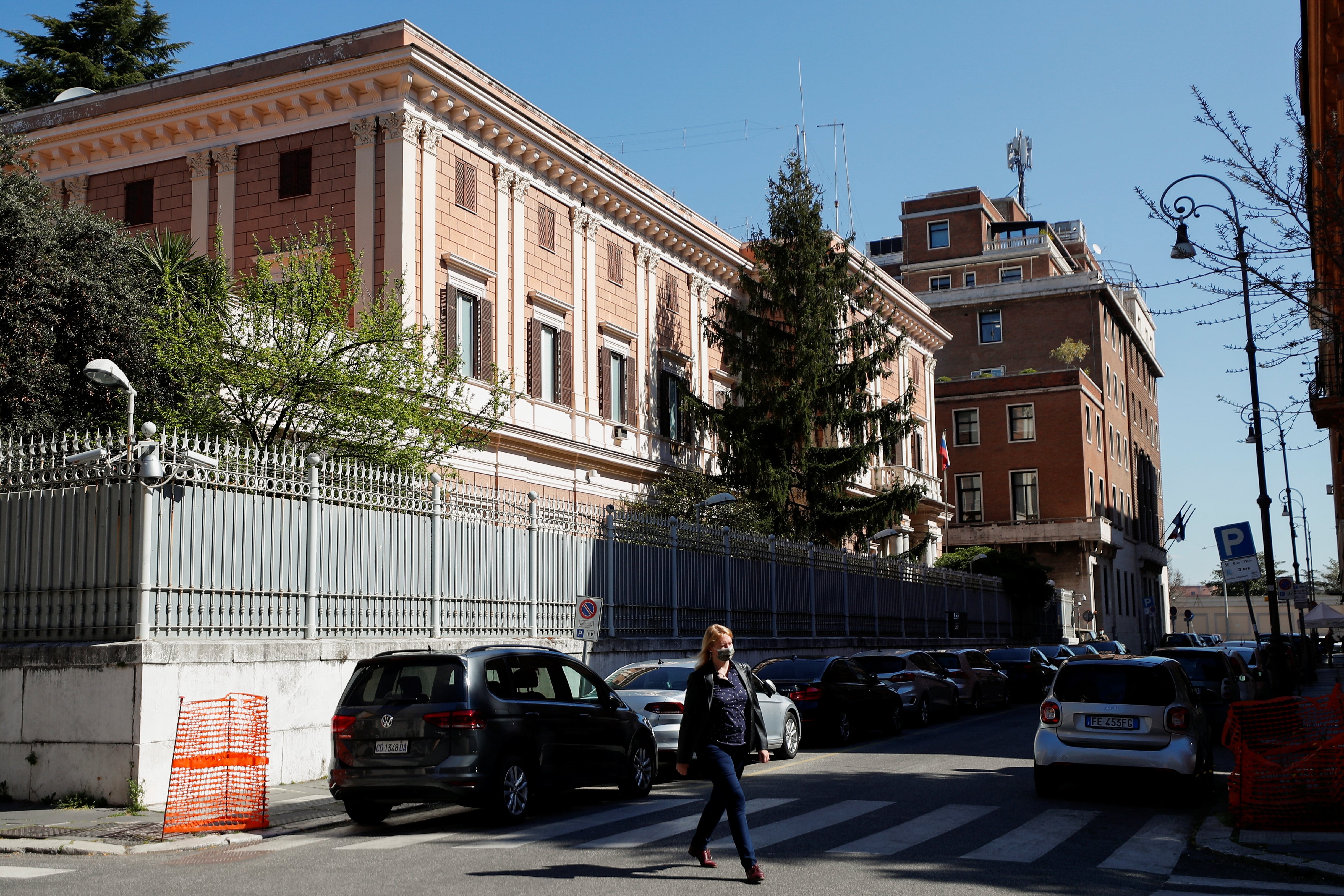 Vista de la Embajada de Rusia en Roma, señalada en la nueva causa de espionaje que derivó en la expulsión de dos agregados militares (REUTERS/Guglielmo Mangiapane)