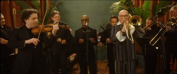 Óscar Dudamel junto a su