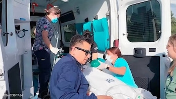 O menor fica gravemente doente após ser agredido, arrastado por vários metros e jogado da ponte Foto: Facebook