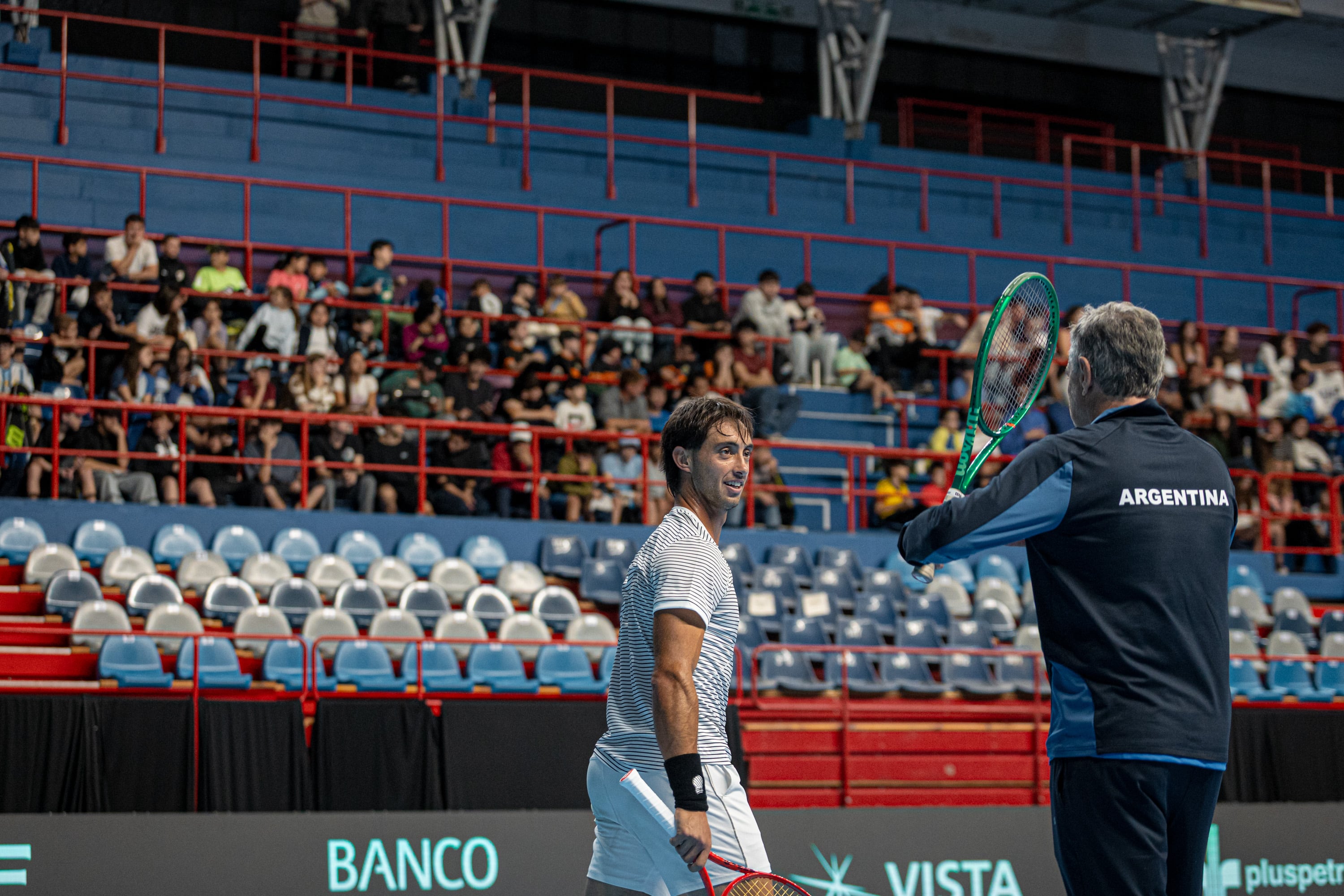 Thiago Tirante durante una de las prácticas de este jueves en el Estadio Ruca Che de Neuquén (Crédito: Prensa AAT)