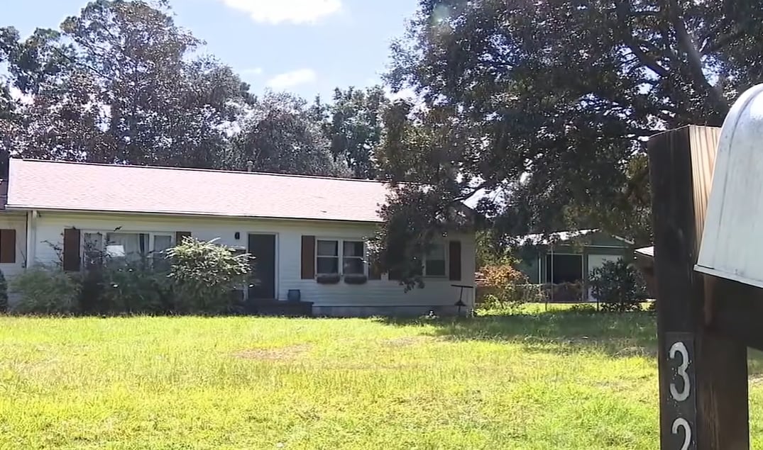 El CCSO respondió al domicilio de Pinewood Drive en 13 ocasiones entre agosto y septiembre, y en ninguna de ellas documentó indicios de riesgo para las niñas (@ABC News 4)
