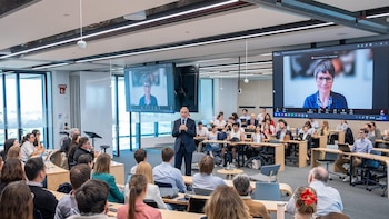 Expertos abogan en IE University por la autonomía europea en la carrera aeroespacial