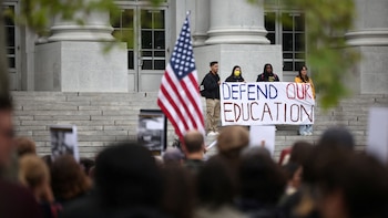 California busca ampliar los títulos universitarios en community colleges: más acceso y menos costo para estudiantes locales