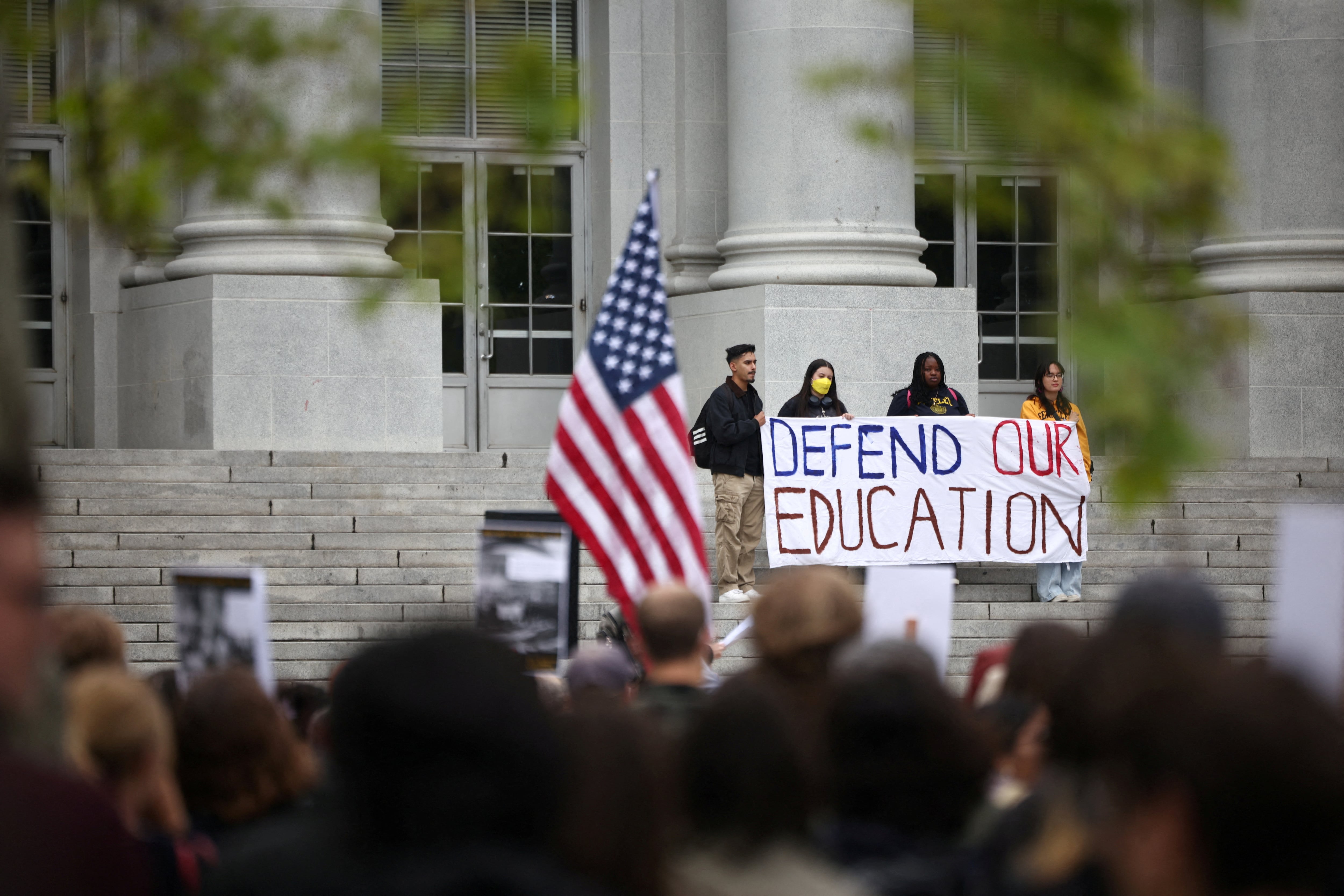 UC Berkeley informó que el memorando del 24 de agosto cambia el procesamiento de algunas solicitudes de autorización de trabajo para estudiantes internacionales (REUTERS/Carlos Barria/File Photo)
