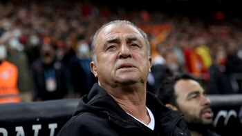Fatih Terim denuncia al banco