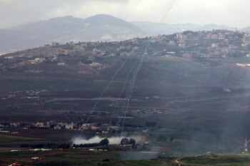 Fuentes militares israelíes informaron que la operación militar alcanzó distintas instalaciones y el centro de control del complejo en Rihan (EFE)