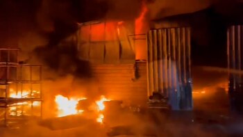 Feroz incendio en una fábrica