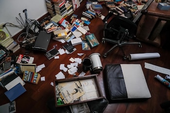 Vista interior de la casa de Lilian Tintori y Leopoldo López este miércoles en Caracas (Venezuela). La vivienda del opositor venezolano Leopoldo López fue allanada y robada este miércoles por varios sujetos a quienes diversos testigos identificaron como miembros del Servicio Bolivariano de Inteligencia Nacional (Sebin), según constató Efe. EFE/ Miguel Gutiérrez