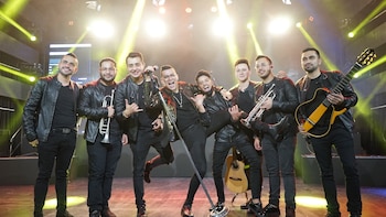 Los integrantes originales de la banda colaboran directamente en la evaluación y preselección, aportando la esencia del grupo en cada decisión - crédito Yeison Jiménez / Facebook