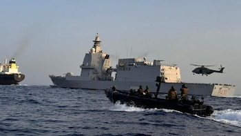 El nuevo golpe contra la flota fantasma rusa: la Unión Europea aborda en el Mediterráneo un petrolero con presunta bandera de Camerún