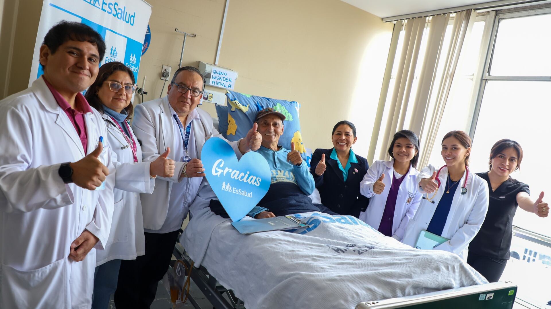 Gustavo Bueno retomó sus actividades luego de permanecer semanas internado en el Hospital Rebagliati. Fuente: EsSalud