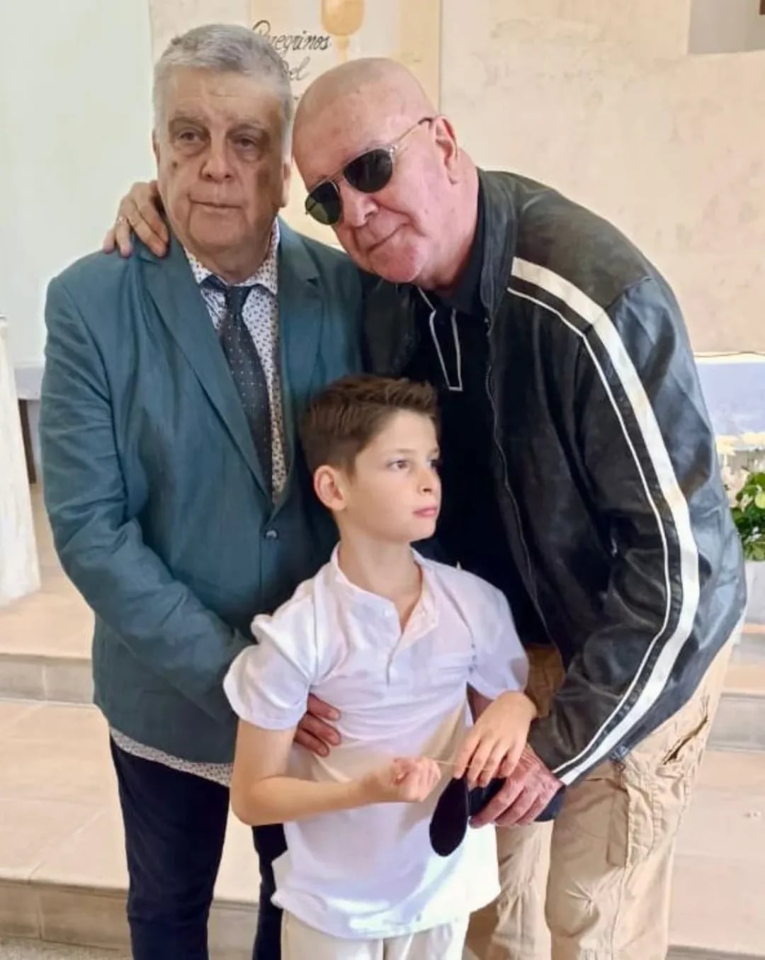 Los hermanos Ventura junto con Antonio