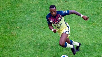 Renato Ibarra fue operado con