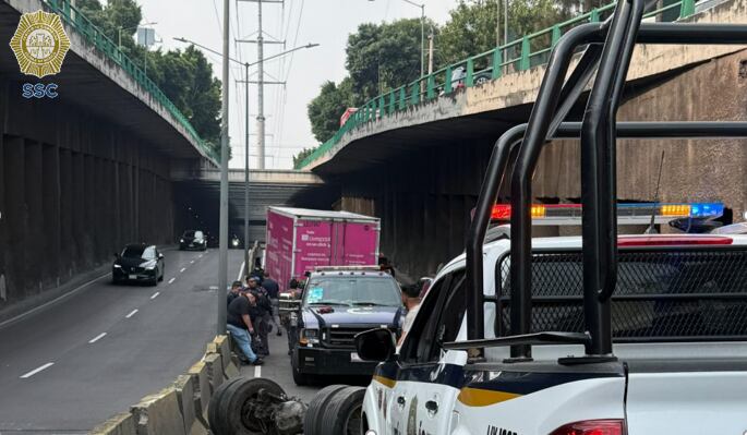 Percance vehicular en Av. Dr. Alfonso Caso Andrade a la altura de Minas al Norte. (@OVIALCDMX)