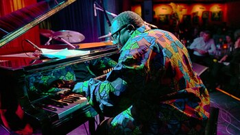 Chestnut comenzó su formación musical