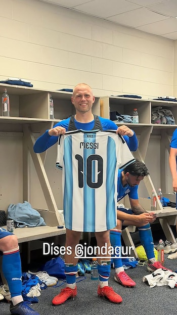 Jón Dagur Thorsteinsson se llevó la camiseta de Messi tras Argentina-Islandia