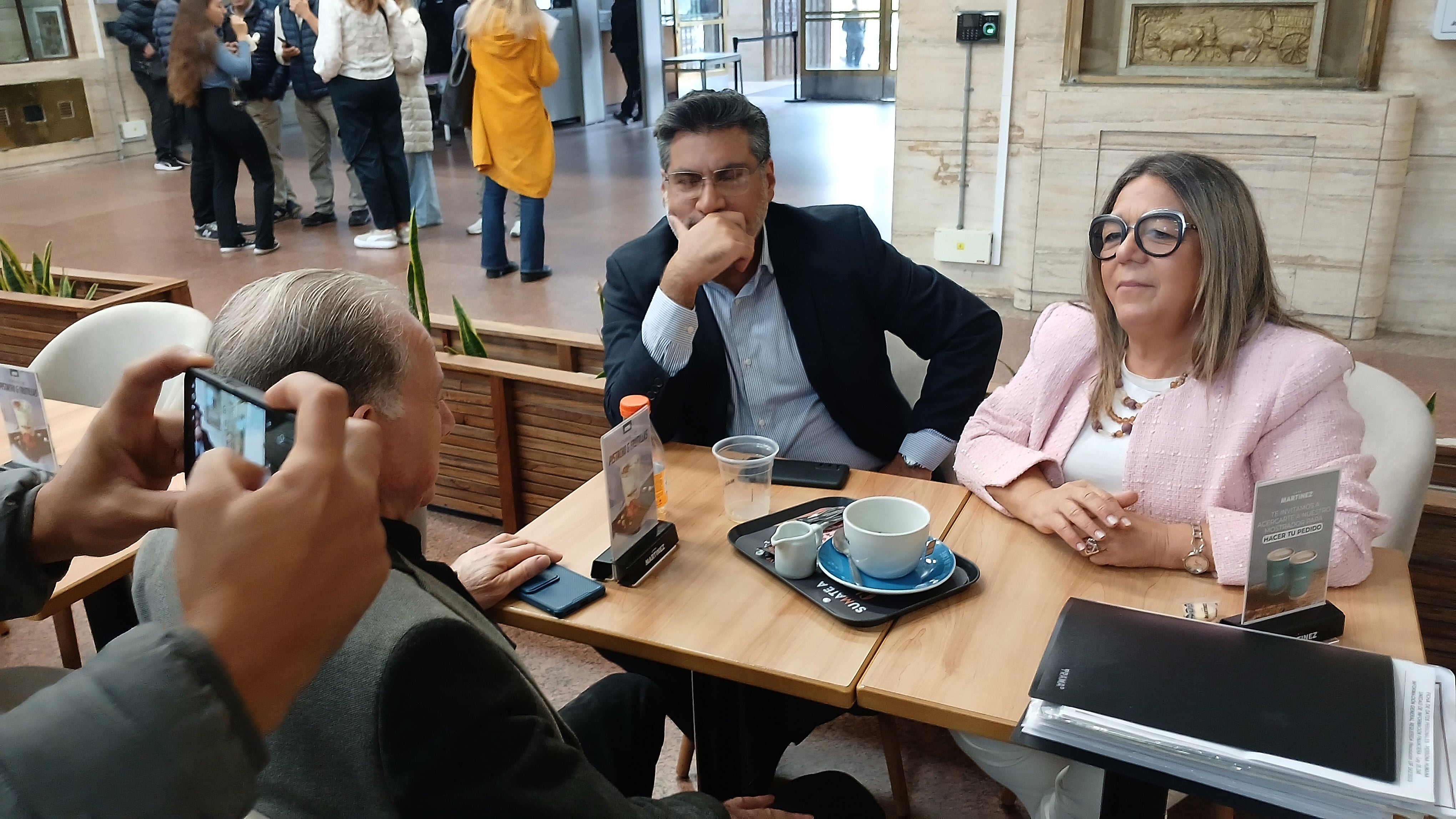 Adriana Nechevenok a la espera de declarar en Comodoro Py (Maximiliano Luna)