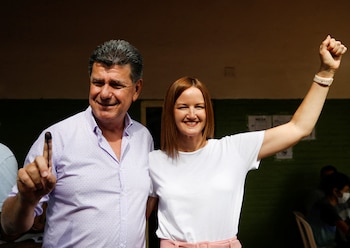 La fórmula presidencial Efraín Alegre-Soledad Núñez busca arrebatarle el poder al Partido Colorado (REUTERS/Cesar Olmedo)