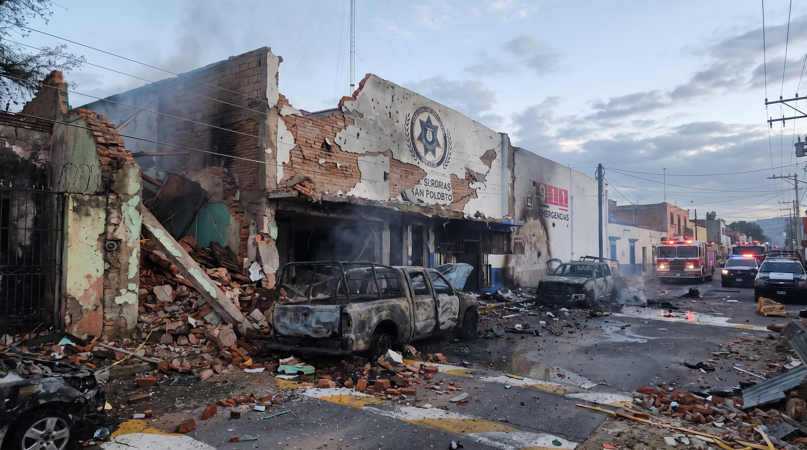 Uno de los principales riesgos de la actual oleada es que otras organizaciones criminales repliquen el uso de coches bomba, como ocurrió anteriormente con drones explosivos y minas terrestres. (Imagen ilustrativa generada con IA | Infobae México)