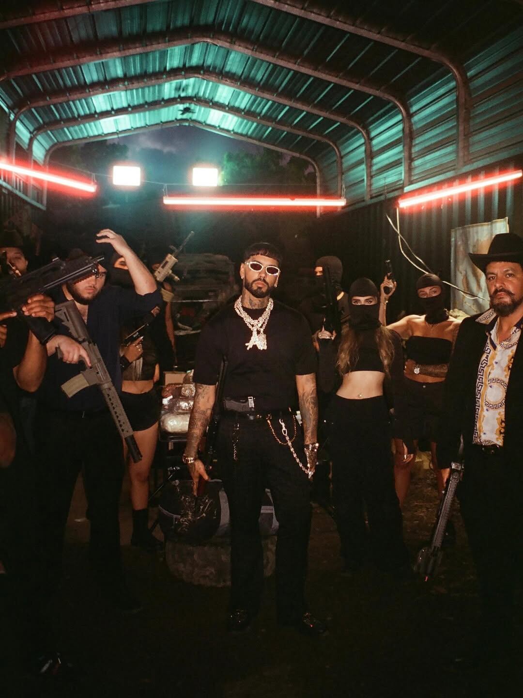 Anuel AA genera polémica por las fotografías compartidas en rede sociales. (Instagram)