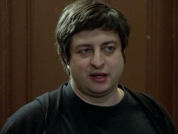 Eugene Mirman fue rescatado de su auto en llamas y llevado al hospital. (IMDB)
