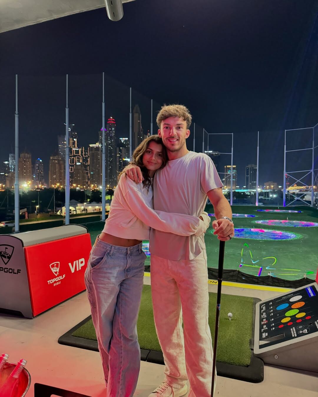 Kika tiene dos hermanastros por relaciones posteriores de sus padres: Joao y Pizinha, que nacieron en 2017 y 2022, respectivamente