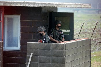 Militares surcoreanos en una zona