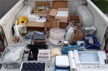 Se confiscó frascos, envases y