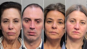 Los cuatro asistentes de vuelo