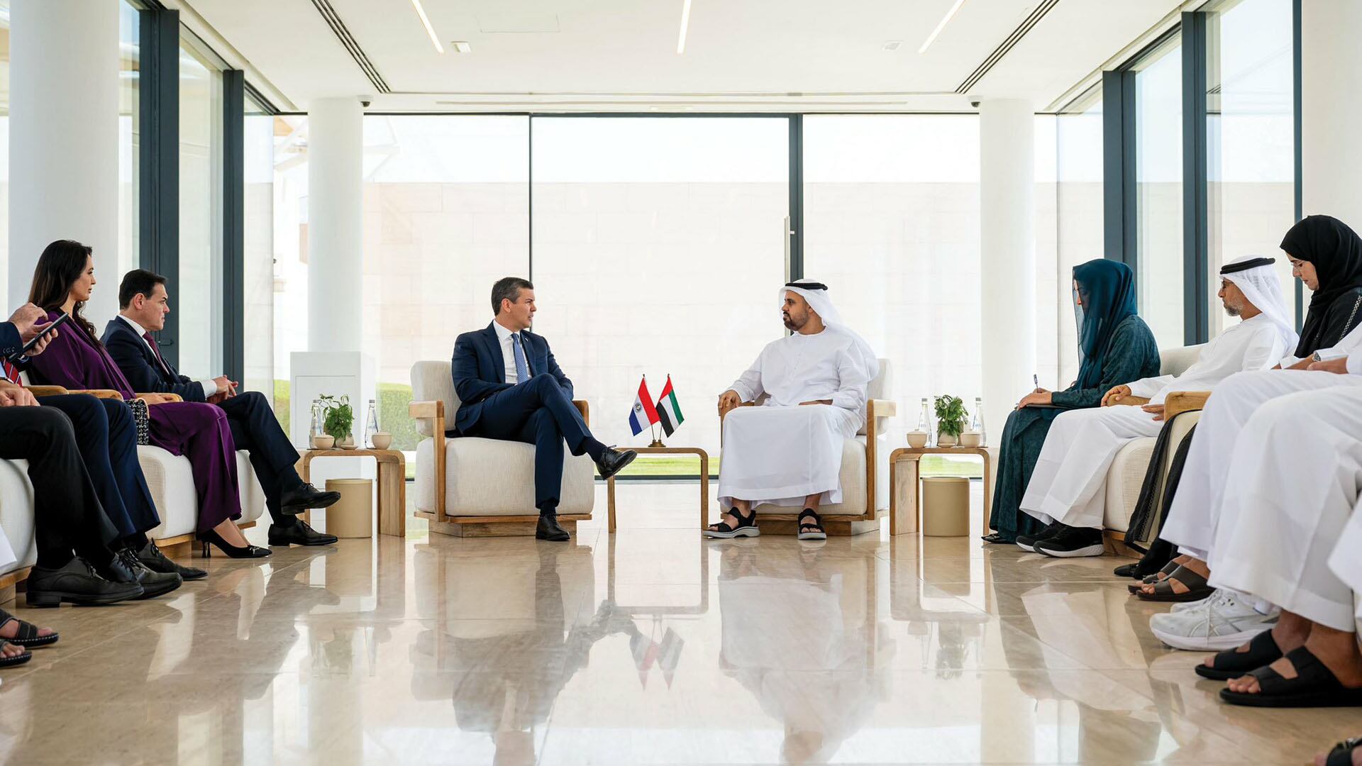 Santiago Peña se reunió con el jeque de Emiratos Árabes Unidos (@SantiPenap)