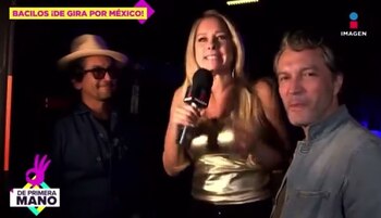 Sofía Franco como reportera en