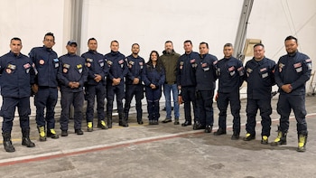 Galán recibe a los bomberos de Bogotá que regresaron de misión humanitaria en Venezuela: “Son unos verdaderos héroes”