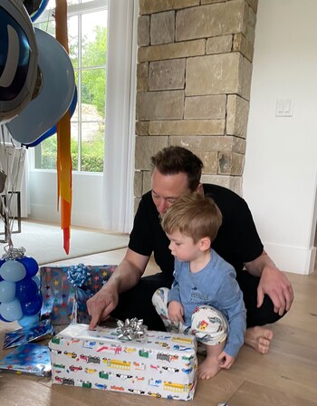 Elon Musk y su hijo