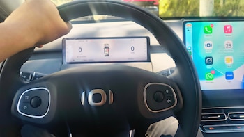 Despídete de las llaves o los botones físicos y controla tu auto con la voz y desde el celular