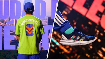 Imagen dividida. Izquierda: Voluntario de espalda con camiseta verde y gorra azul. Derecha: Primer plano de zapatilla deportiva oscura con rayas de colores y calcetines