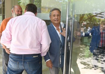 Eduardo Duhalde al ingresar a