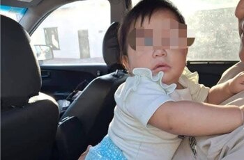 La bebé fue rescatada y se descubrió que su madre fue asesinada.