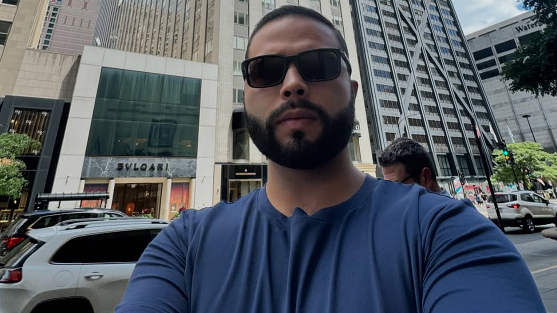 Según las declaraciones del periodista, la actitud de Leonardo Aguilar incluyó bromas y juegos, aunque nunca se confirmó si el cantante permitió que la situación avanzara más allá de lo amistoso. (Crédito:IG/leonardoaguilaroficial)