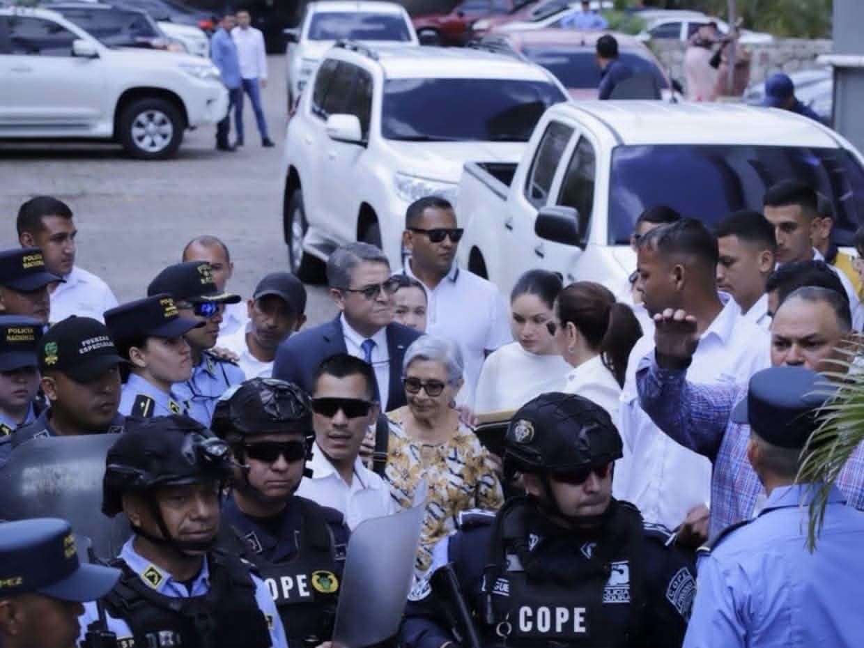 La Fiscalía afirma que los L62 millones habrían sido utilizados después en una campaña política atribuida a Juan Orlando Hernández.