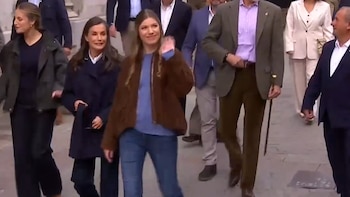 La princesa Leonor y la infanta Sofía cierran los Premios Princesa de Asturias 2026 con dos looks combinados, vaqueros y comodidad en su visita al Pueblo Ejemplar