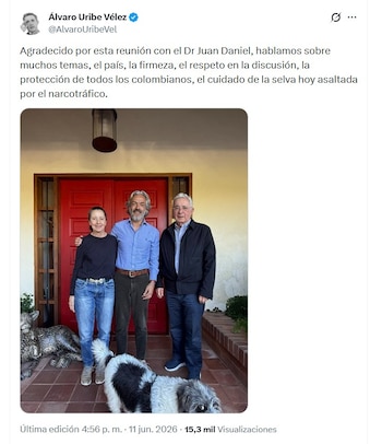 La reunión entre Álvaro Uribe Vélez y Juan Daniel Oviedo se conoció a través de una fotografía publicada por el expresidente - crédito @AlvaroUribeVel/X
