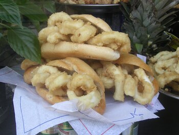 Bocadillo de calamares (Wikimedia Commons)