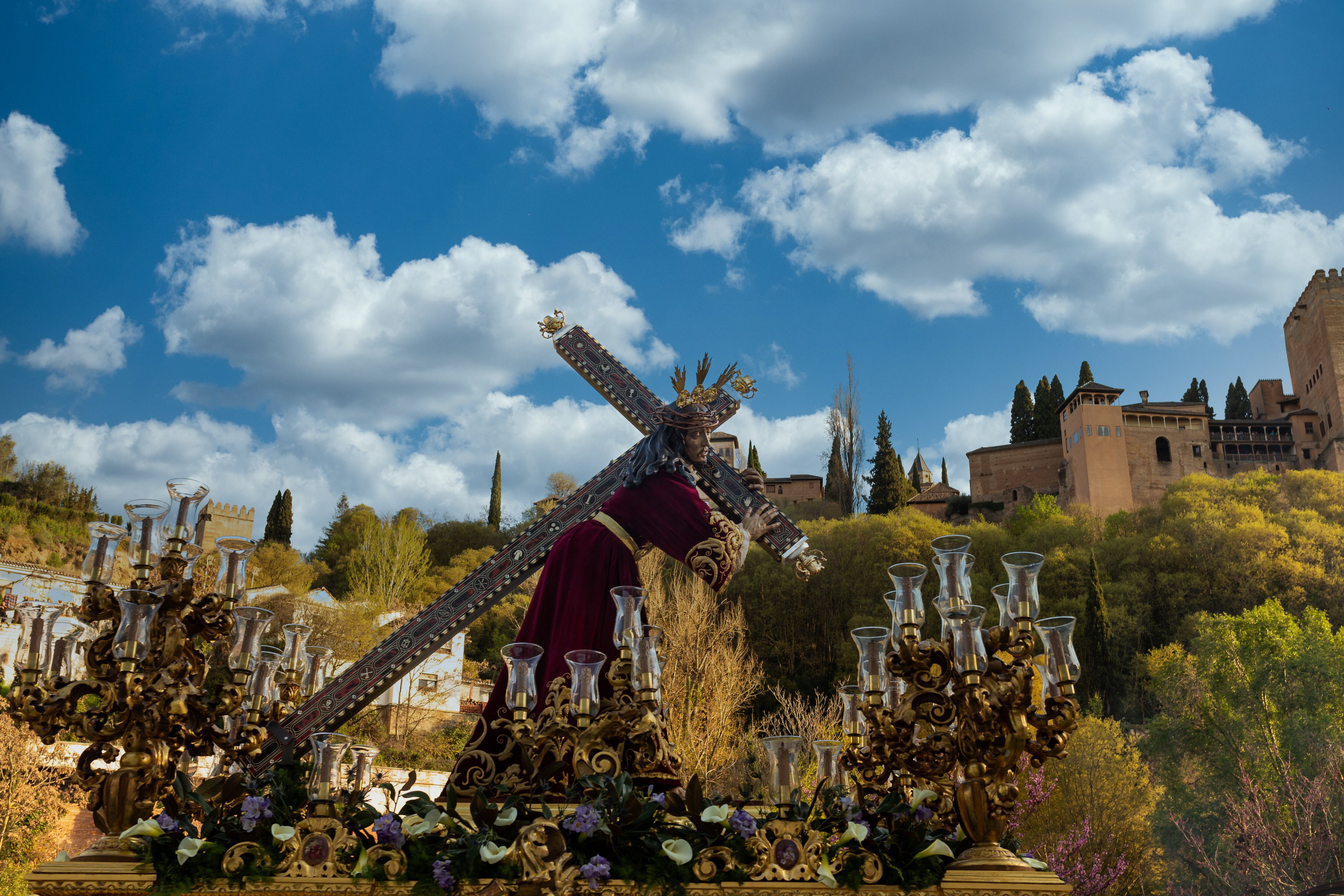 Semana Santa en Granada (Adobe Stock).
