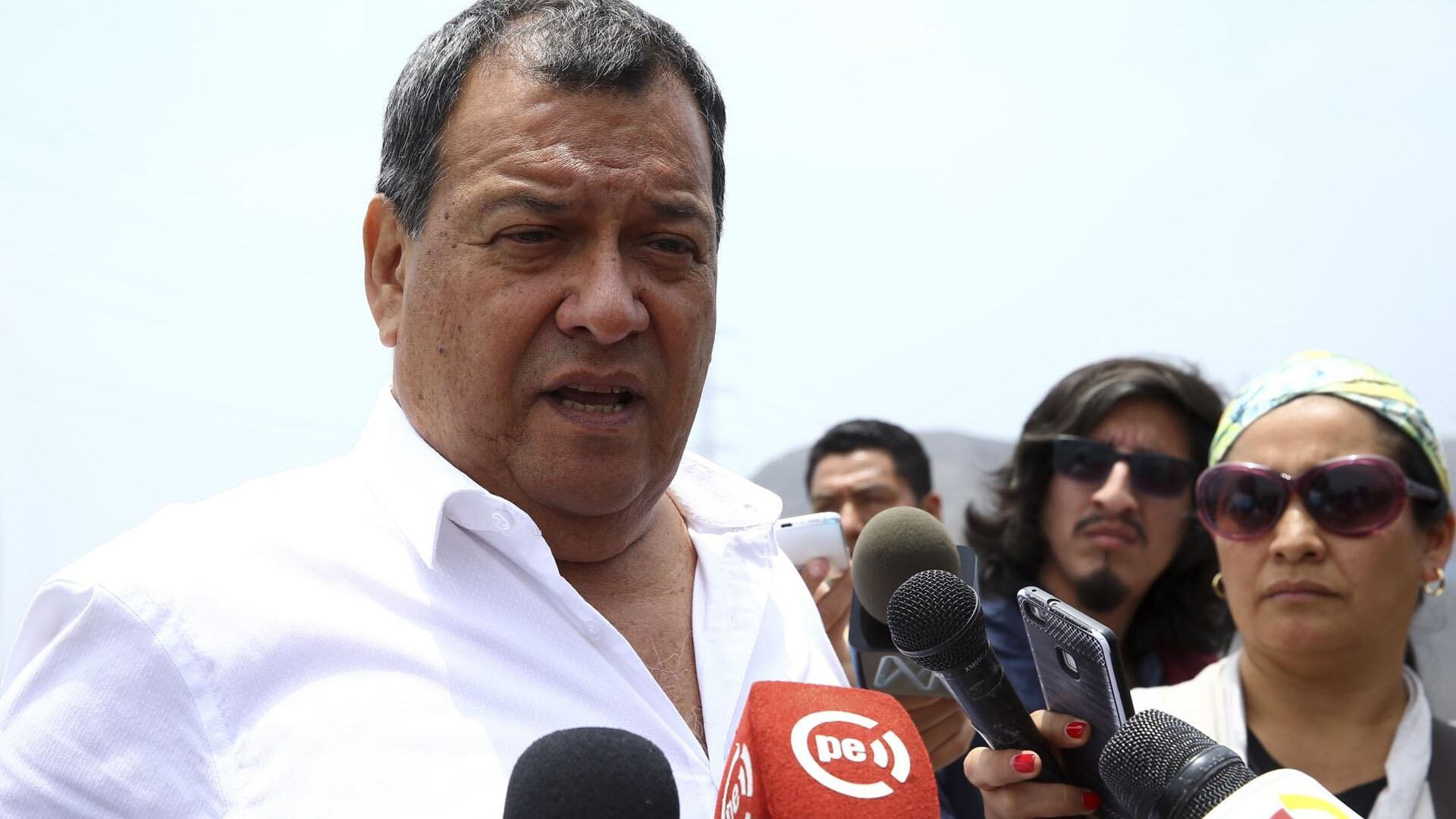 Jorge Nieto, Roberto Sánchez y Alfonso López Chau surgen como opciones de izquierda capaces de disputar el balotaje al fujimorismo.