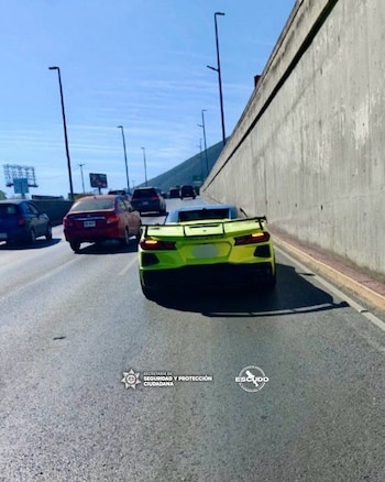 Un lujoso Corvette de color