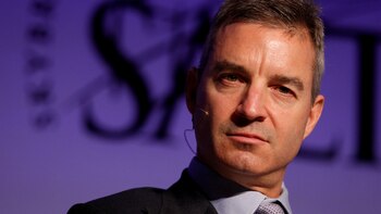 Quién es el multimillonario que