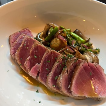 Platillo de atún sellado. Fotografía: