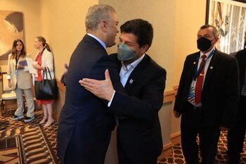 Pedro Castillo e Iván Duque