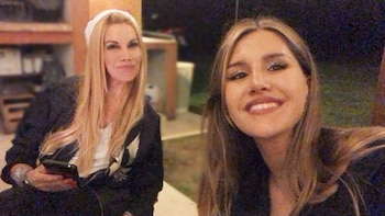 Soledad Aquino y su hija